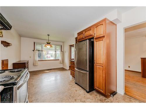 10 Wayne Drive, Kitchener, ON - Indoor Photo Showing Kitchen