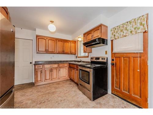 10 Wayne Drive, Kitchener, ON - Indoor Photo Showing Kitchen