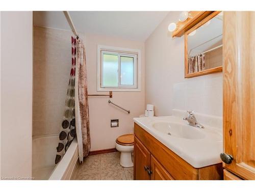 10 Wayne Drive, Kitchener, ON - Indoor Photo Showing Bathroom