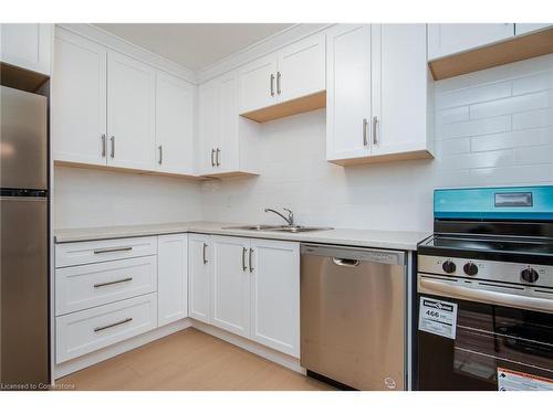 1006-1100 Courtland Avenue E, Kitchener, ON - Indoor Photo Showing Kitchen With Double Sink