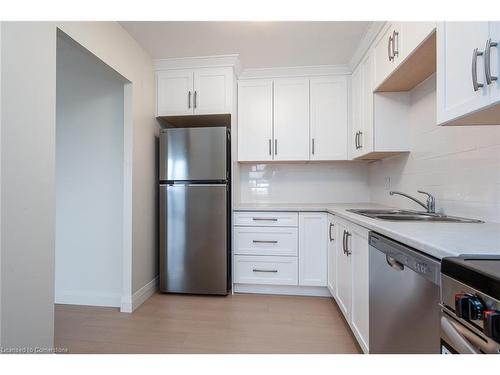 1006-1100 Courtland Avenue E, Kitchener, ON - Indoor Photo Showing Kitchen With Double Sink