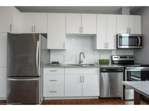 908-100 Garment Street, Kitchener, ON - Indoor Photo Showing Kitchen With Upgraded Kitchen