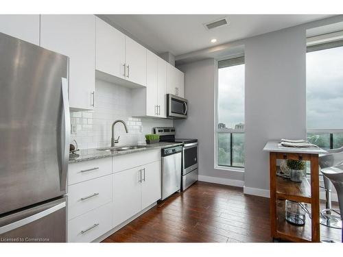 908-100 Garment Street, Kitchener, ON - Indoor Photo Showing Kitchen