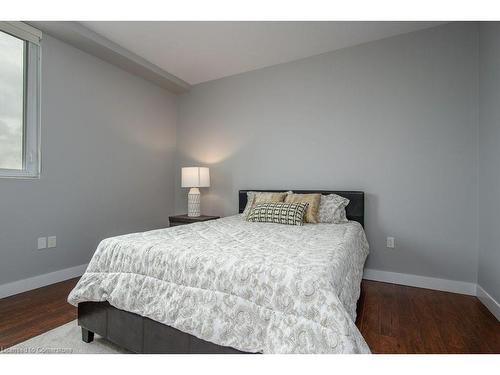 908-100 Garment Street, Kitchener, ON - Indoor Photo Showing Bedroom