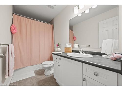 40 Eliza Avenue, Kitchener, ON - Indoor Photo Showing Bathroom