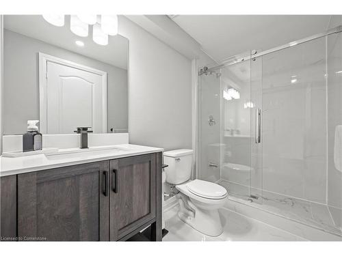 40 Eliza Avenue, Kitchener, ON - Indoor Photo Showing Bathroom