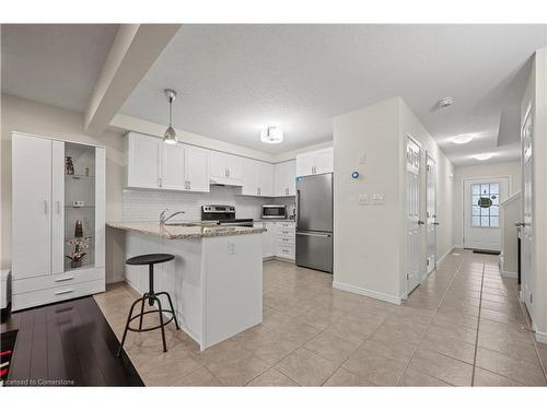 40 Eliza Avenue, Kitchener, ON - Indoor Photo Showing Kitchen