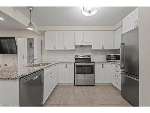 40 Eliza Avenue, Kitchener, ON - Indoor Photo Showing Kitchen With Upgraded Kitchen