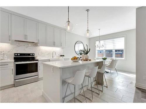 2324 Tokala Trail, London, ON - Indoor Photo Showing Kitchen With Upgraded Kitchen