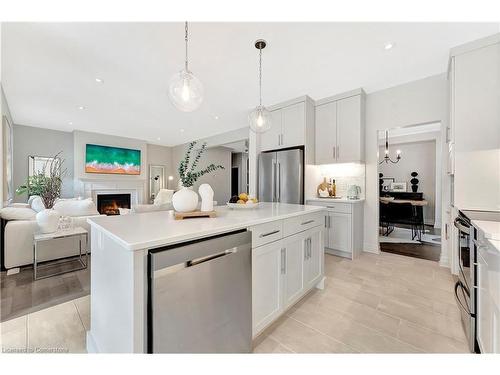 2324 Tokala Trail, London, ON - Indoor Photo Showing Kitchen With Upgraded Kitchen