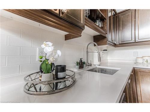 306-404 King Street W, Kitchener, ON - Indoor Photo Showing Kitchen