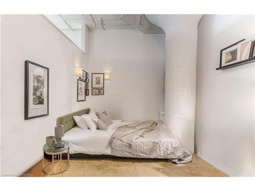 306-404 King Street W, Kitchener, ON - Indoor Photo Showing Bedroom