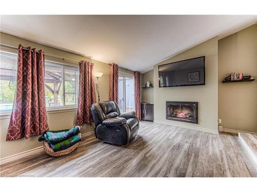 40 Mill Creek Road, Cambridge, ON - Indoor Photo Showing Living Room With Fireplace