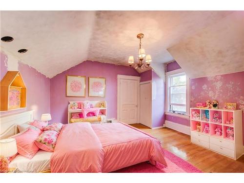 15 Chisholm Street, Cambridge, ON - Indoor Photo Showing Bedroom