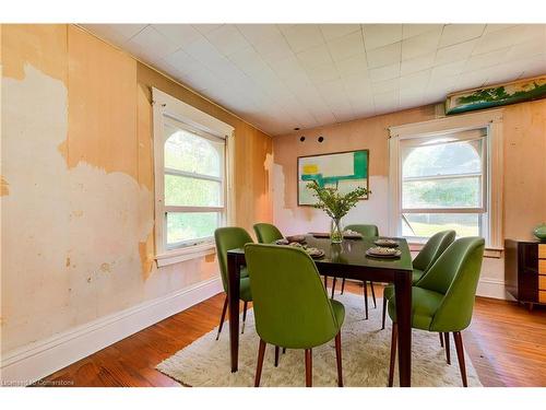 15 Chisholm Street, Cambridge, ON - Indoor Photo Showing Dining Room