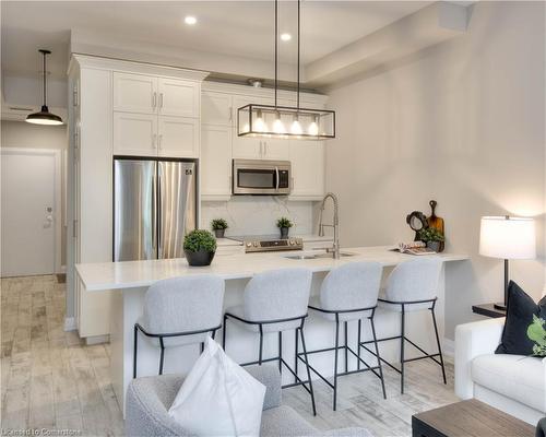 121-25 Concession Street, Cambridge, ON - Indoor Photo Showing Kitchen With Upgraded Kitchen