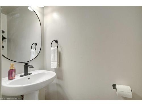 71 Flockhart Road, Cambridge, ON - Indoor Photo Showing Bathroom