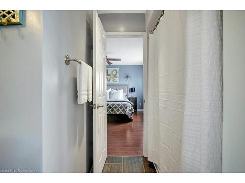 71 Flockhart Road, Cambridge, ON - Indoor Photo Showing Bathroom