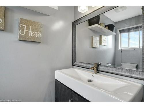 71 Flockhart Road, Cambridge, ON - Indoor Photo Showing Bathroom