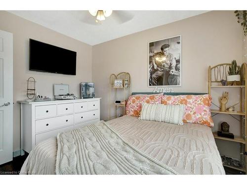 71 Flockhart Road, Cambridge, ON - Indoor Photo Showing Bedroom