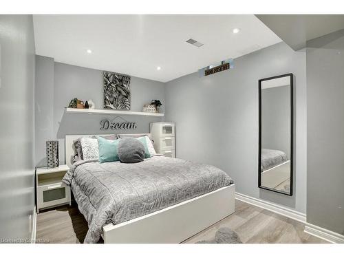 71 Flockhart Road, Cambridge, ON - Indoor Photo Showing Bedroom