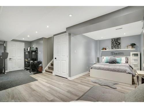 71 Flockhart Road, Cambridge, ON - Indoor Photo Showing Bedroom