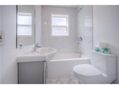 29 Second Avenue, Cambridge, ON - Indoor Photo Showing Bathroom