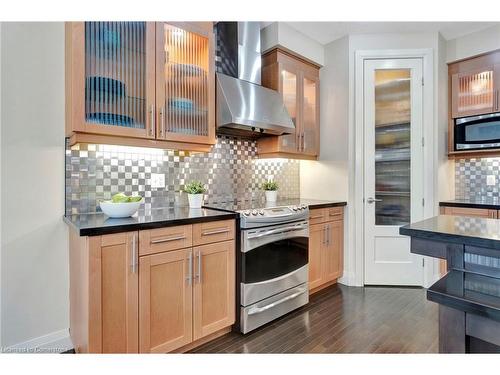 326 Thomas Slee Drive, Kitchener, ON - Indoor Photo Showing Kitchen