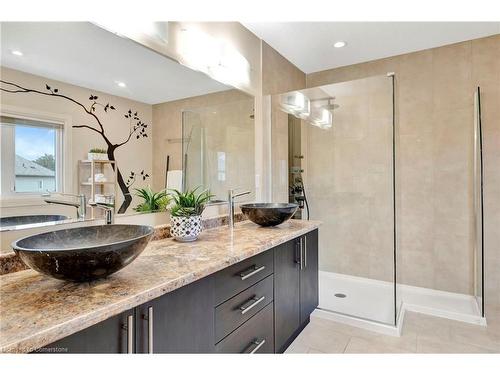 326 Thomas Slee Drive, Kitchener, ON - Indoor Photo Showing Bathroom