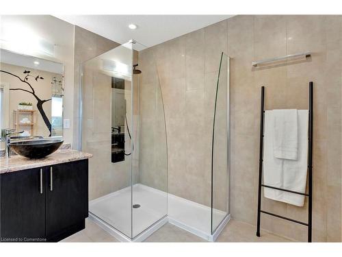 326 Thomas Slee Drive, Kitchener, ON - Indoor Photo Showing Bathroom