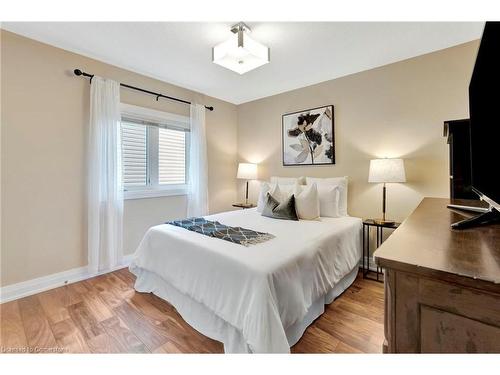 326 Thomas Slee Drive, Kitchener, ON - Indoor Photo Showing Bedroom