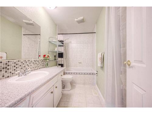 14 Lewis Crescent, Kitchener, ON - Indoor Photo Showing Bathroom