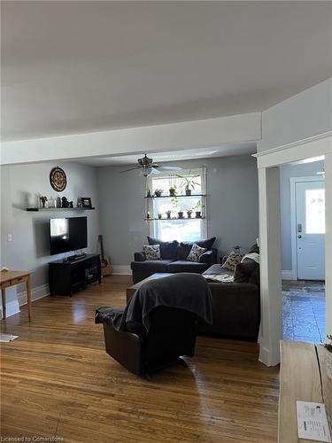 25 John Street, Cambridge, ON - Indoor Photo Showing Living Room