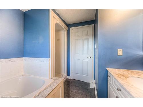 56 Rush Meadow Street, Kitchener, ON - Indoor Photo Showing Bathroom