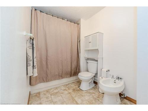 11 Patricia Avenue, Cambridge, ON - Indoor Photo Showing Bathroom