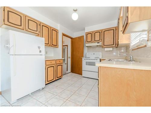 11 Patricia Avenue, Cambridge, ON - Indoor Photo Showing Kitchen