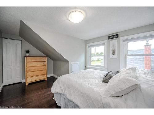 223 Lancaster Street W, Kitchener, ON - Indoor Photo Showing Bedroom