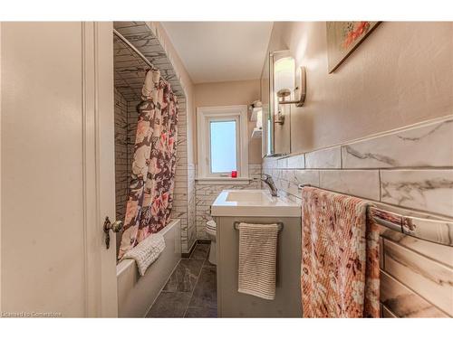 82 Dunham Avenue, Kitchener, ON - Indoor Photo Showing Bathroom