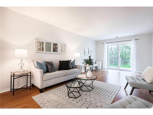 101-245 Queen Street W, Fergus, ON - Indoor Photo Showing Living Room