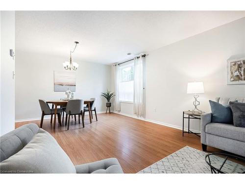 101-245 Queen Street W, Fergus, ON - Indoor Photo Showing Living Room