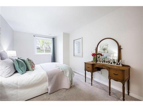 101-245 Queen Street W, Fergus, ON - Indoor Photo Showing Bedroom