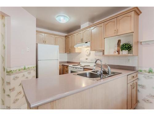 22-50 Midland Drive, Kitchener, ON - Indoor Photo Showing Kitchen With Double Sink