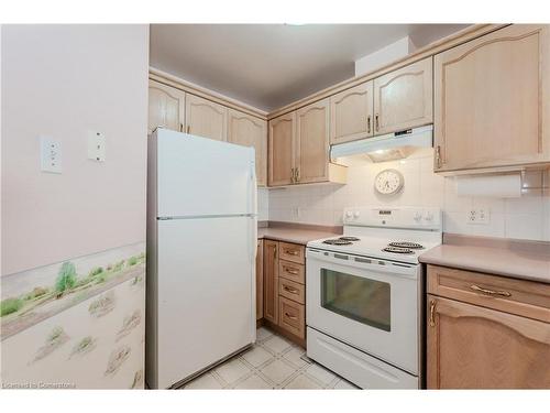 22-50 Midland Drive, Kitchener, ON - Indoor Photo Showing Kitchen