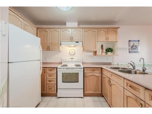 22-50 Midland Drive, Kitchener, ON - Indoor Photo Showing Kitchen With Double Sink