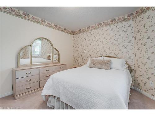 22-50 Midland Drive, Kitchener, ON - Indoor Photo Showing Bedroom