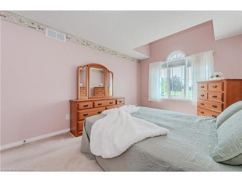 22-50 Midland Drive, Kitchener, ON - Indoor Photo Showing Bedroom