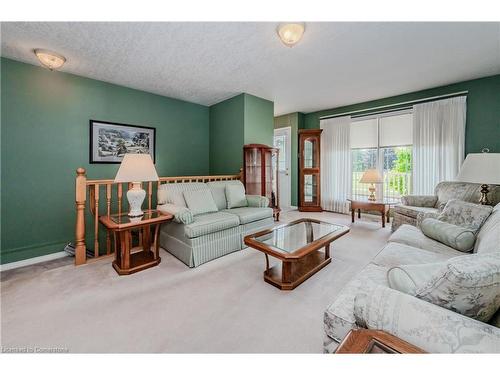 22-50 Midland Drive, Kitchener, ON - Indoor Photo Showing Living Room