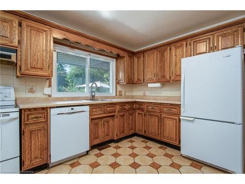 59 Lakeside Drive, Kitchener, ON - Indoor Photo Showing Kitchen