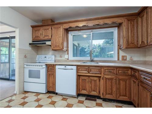 59 Lakeside Drive, Kitchener, ON - Indoor Photo Showing Kitchen