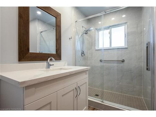 59 Lakeside Drive, Kitchener, ON - Indoor Photo Showing Bathroom